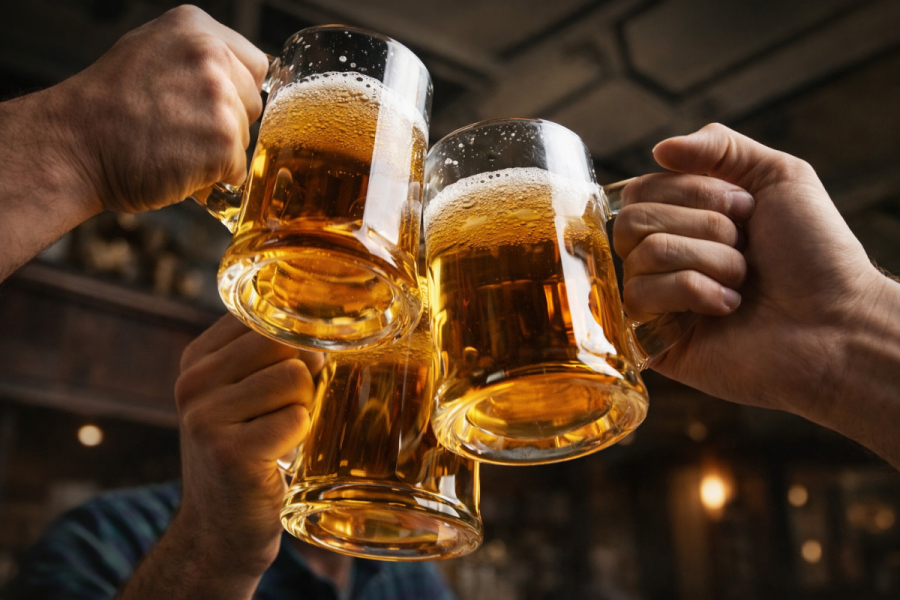 «Это же просто пиво»: как формируется пивной алкоголизм и почему его недооценивают
