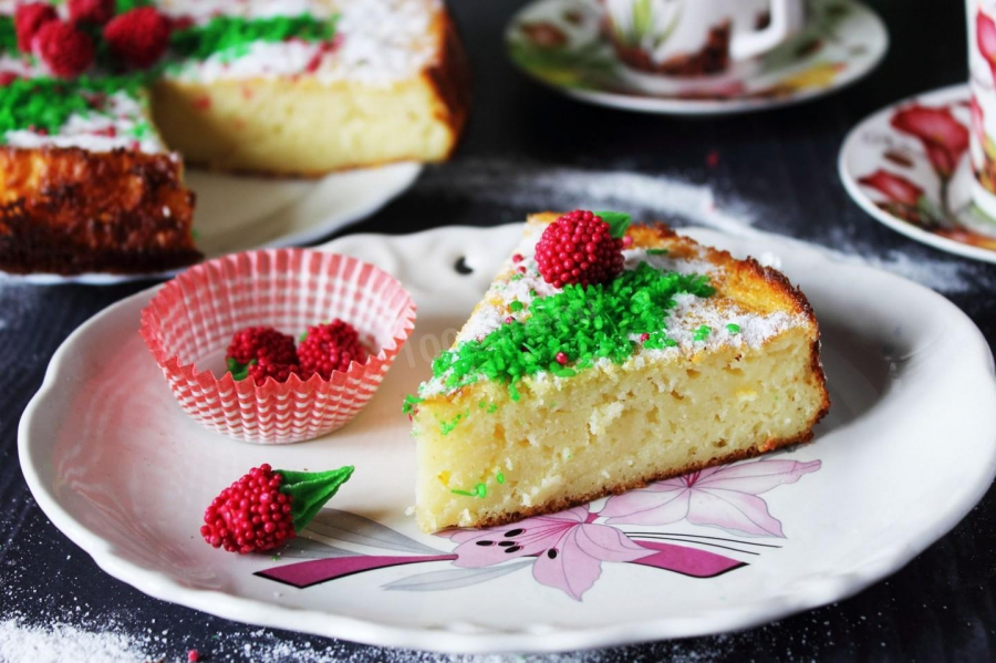 Манник на кефірі з ягодами