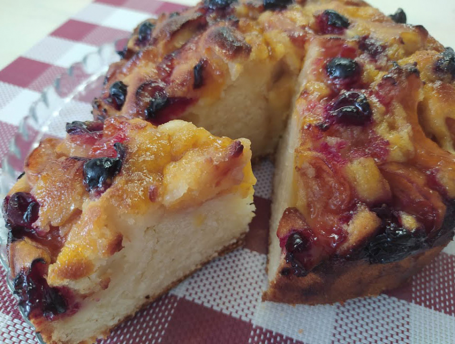 Манник с абрикосами и вишней