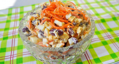 Салат с фасолью и сухариками