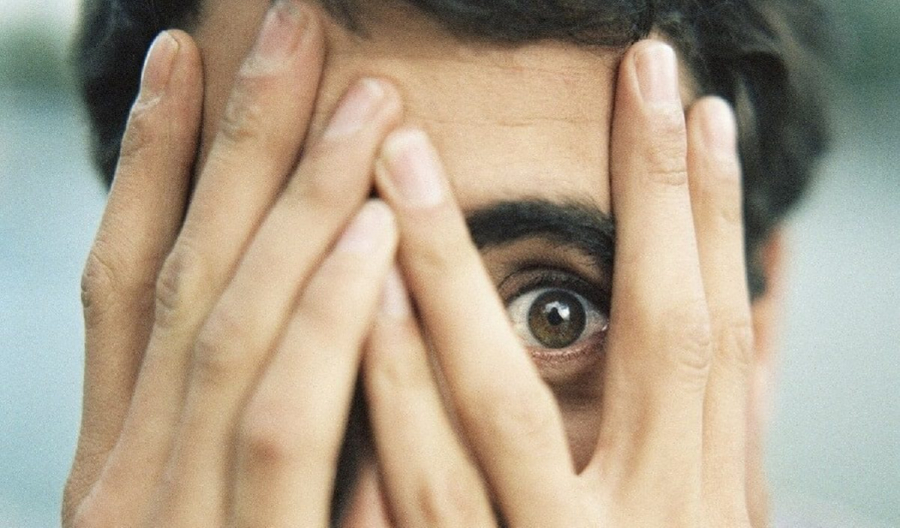 Що робити, якщо соромно займатися при інших?