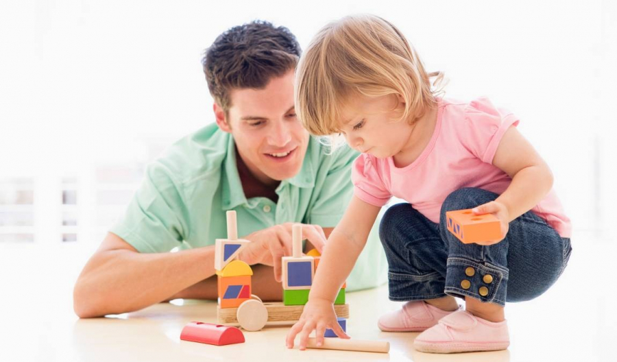 Сенсорные игры для малышей: польза и идеи