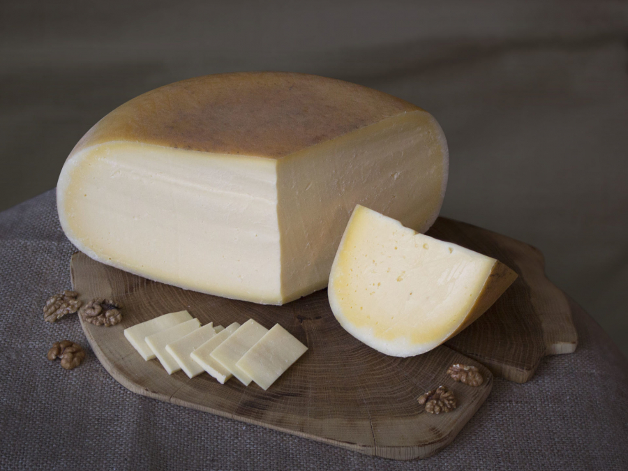 Сир напівтвердий калорійність