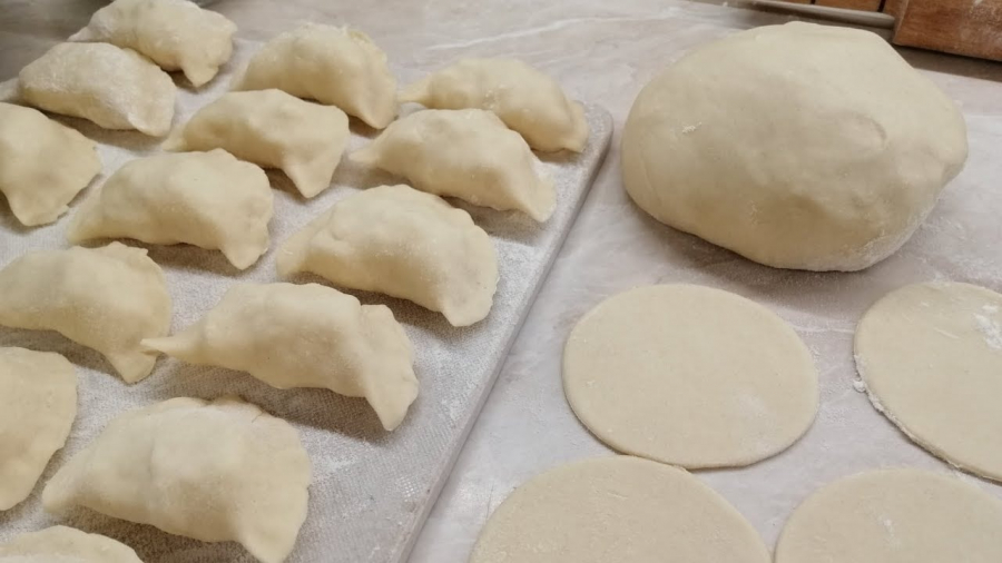 Тісто на вареники м’яке і еластичне