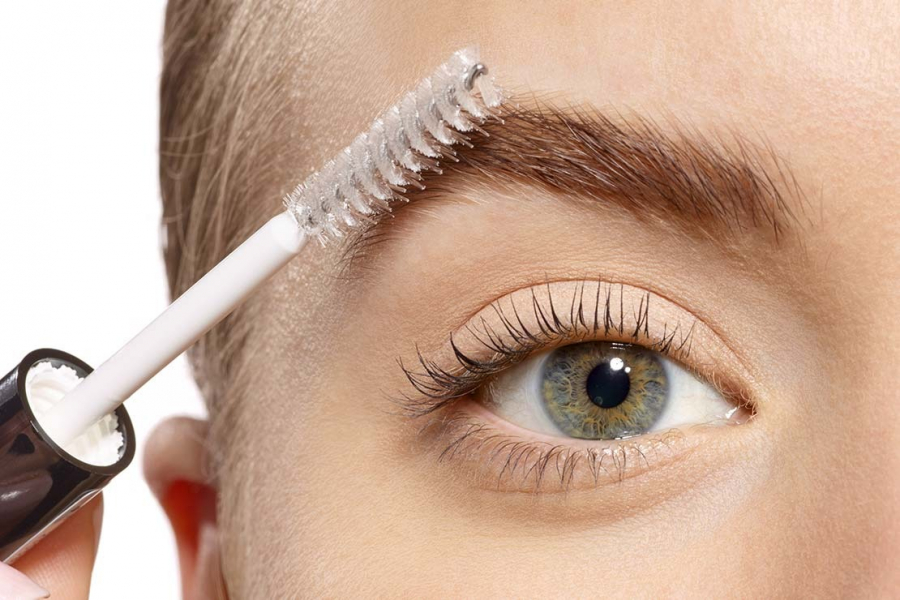 Топ-5 олій для росту брів та вій