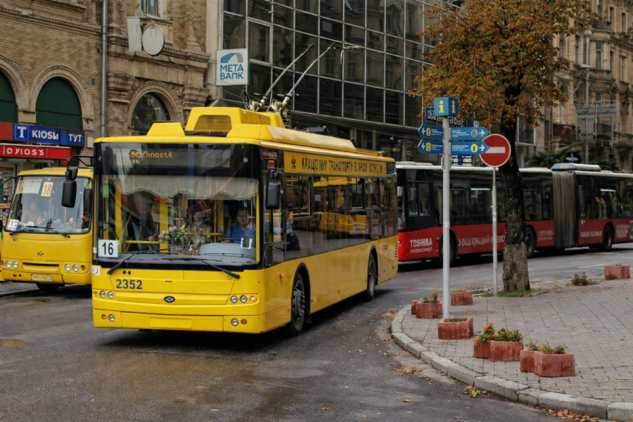 Тролейбус 16 Київ