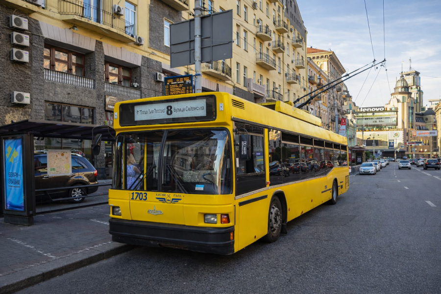 Тролейбус 8 Київ