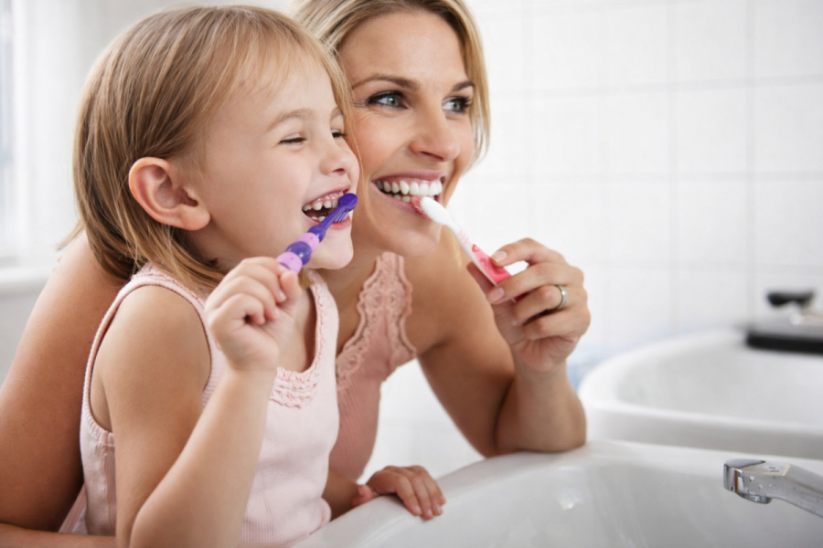 Як привчити дитину чистити зуби без істерик