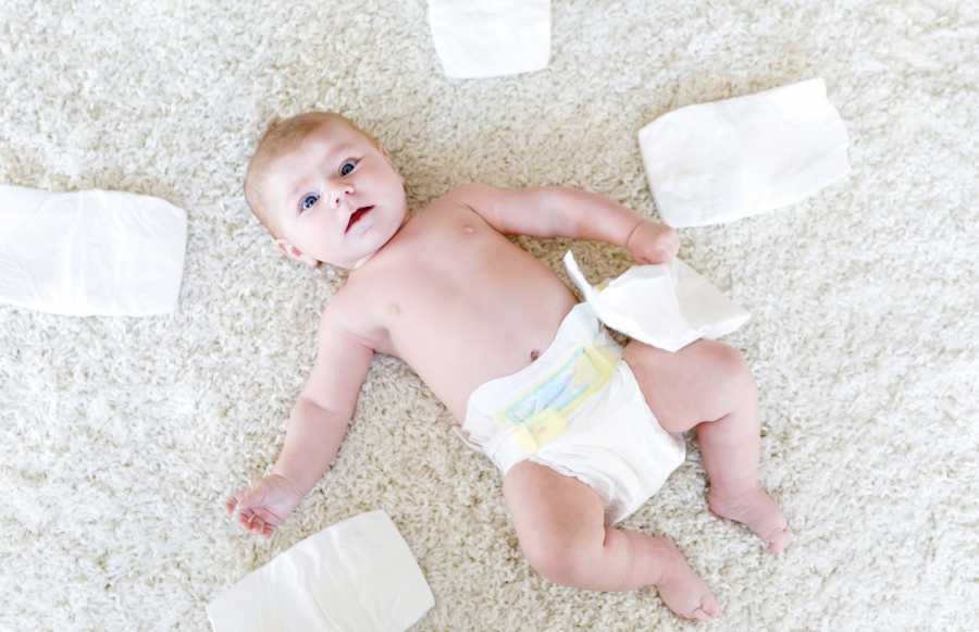 Как выбрать подгузники и пеленки для новорожденных