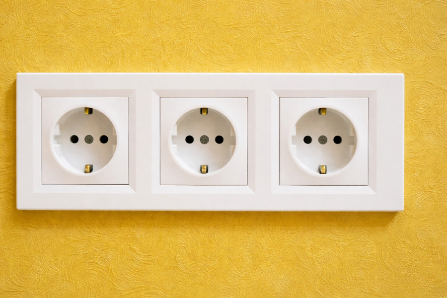 Як замінити розетку самостійно
