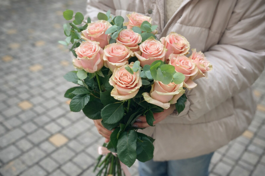 Які квіти подарувати колезі: ідеї для офісу й тих, хто працює вдома