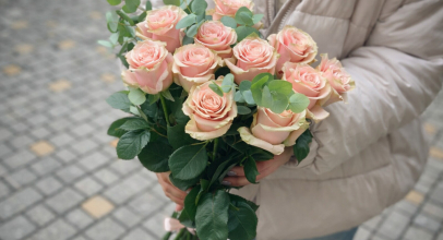 Які квіти подарувати колезі: ідеї для офісу й тих, хто працює вдома