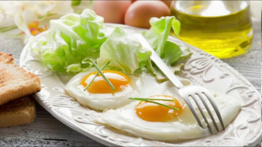 Яйцо, жареное на масле, калорийность