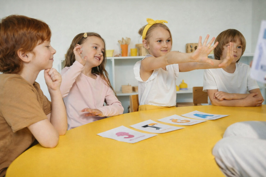 З якого віку вчити дитину англійської?