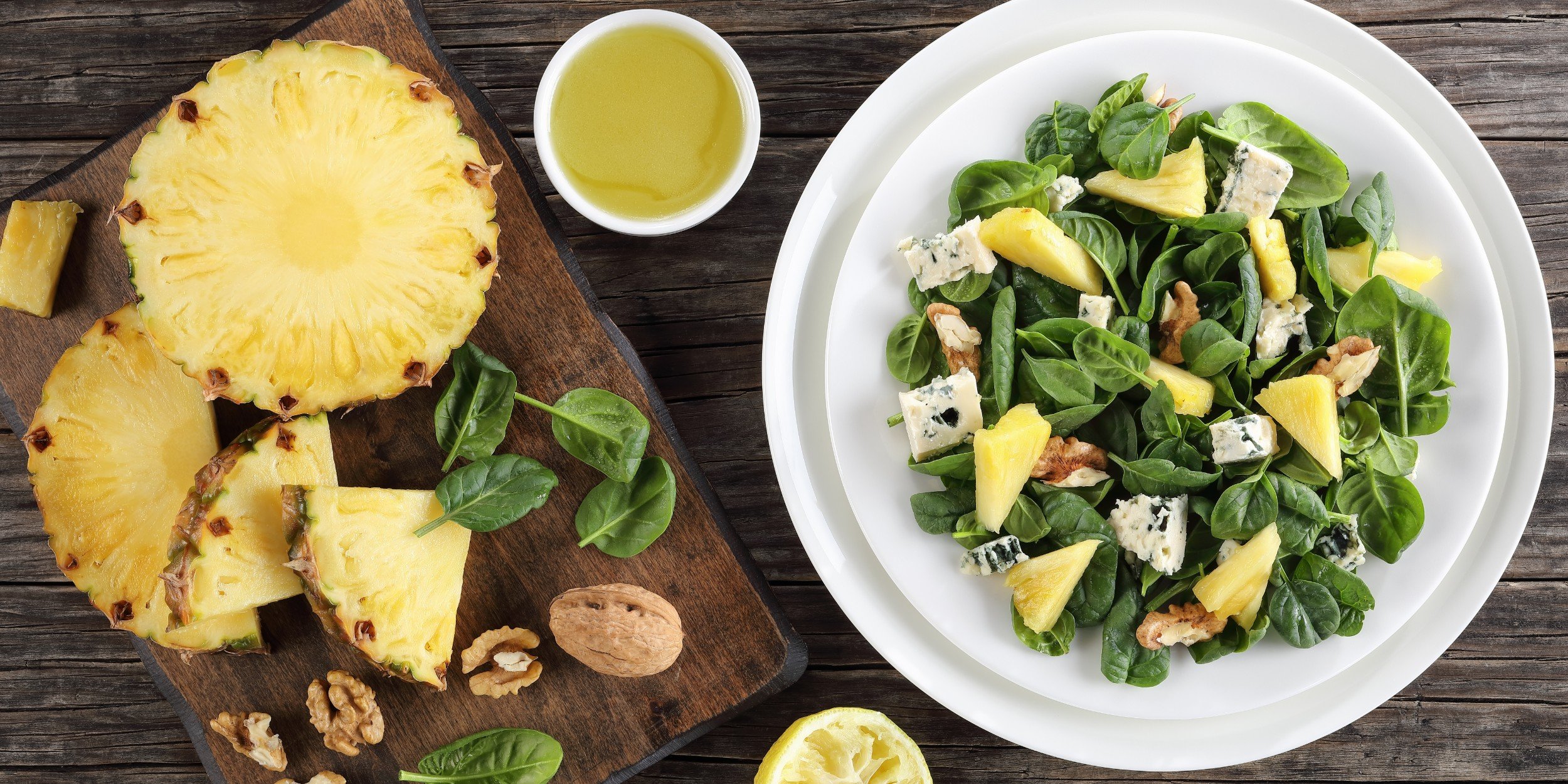 Шпинатний салат з ананасом та блакитним сиром Шпинатний салат з ананасом та блакитним сиром
