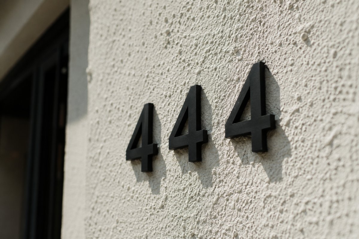 Число 444 и энергетическая защита
