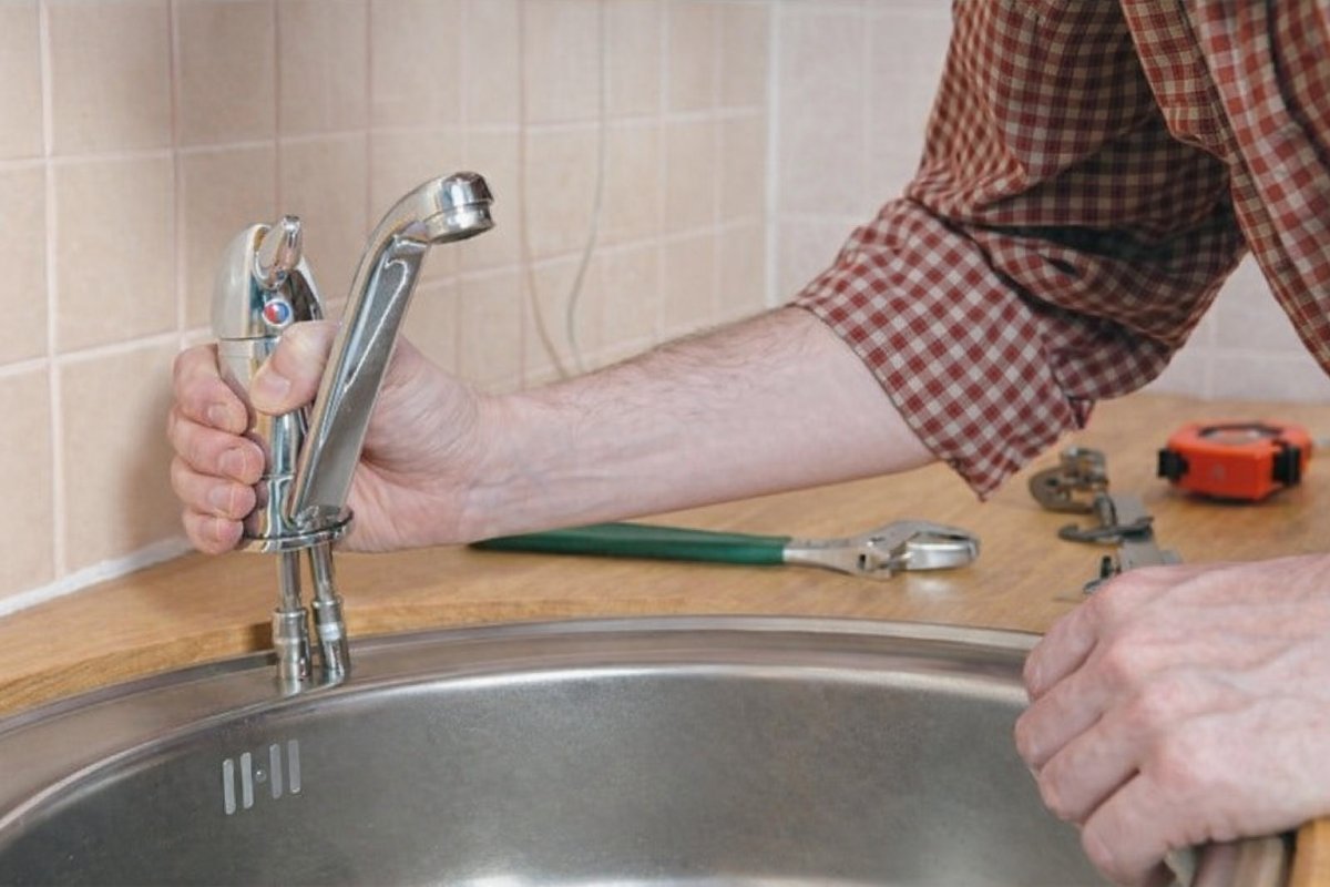 Демонтаж старого змішувача