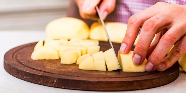 Як варити очищену картоплю