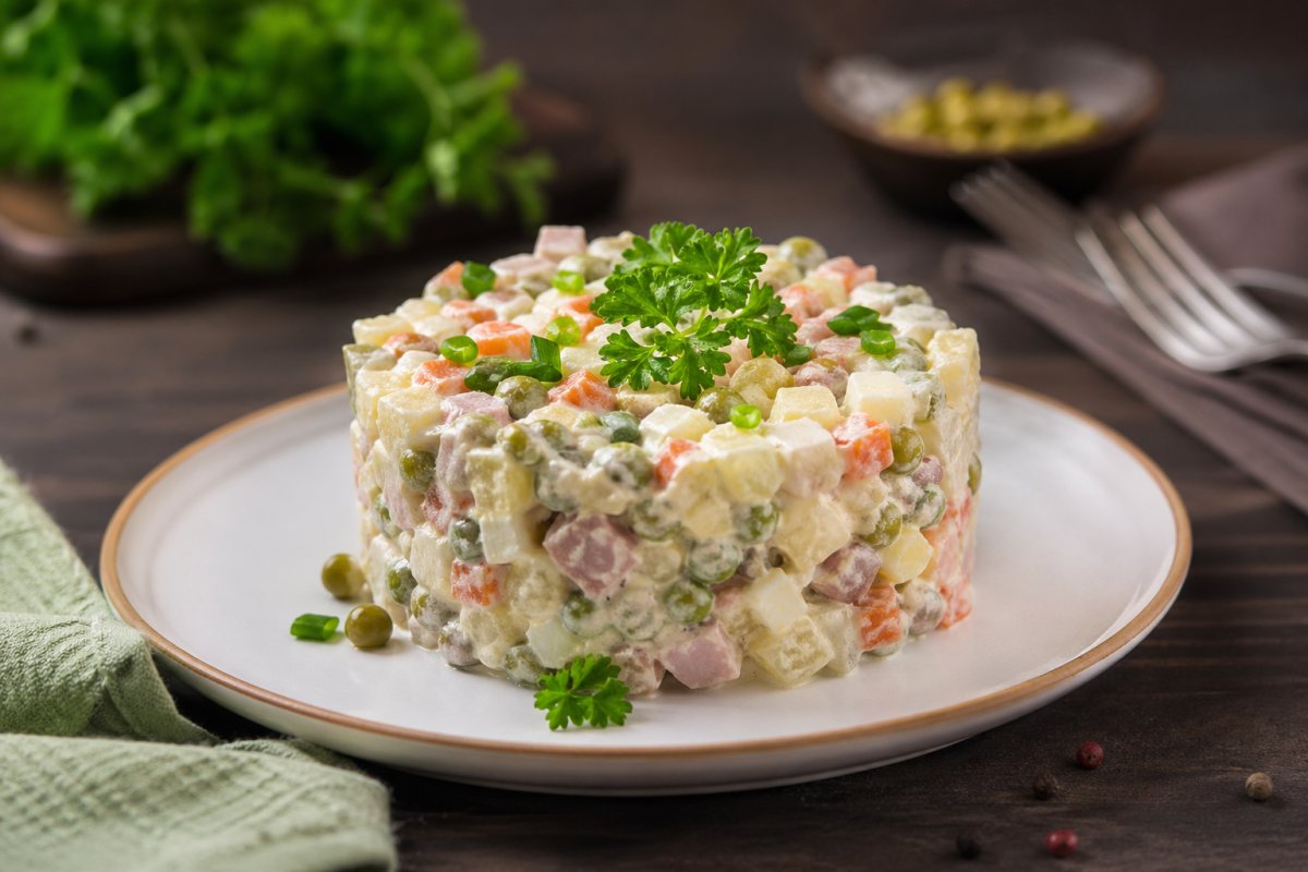 Классические салаты, которые остаются вне времени