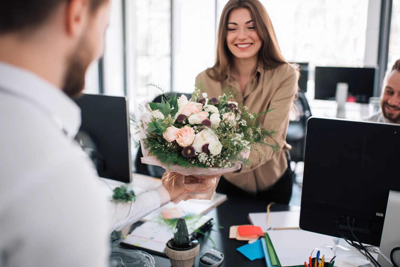 Як організувати привітання, якщо колега працює дистанційно?